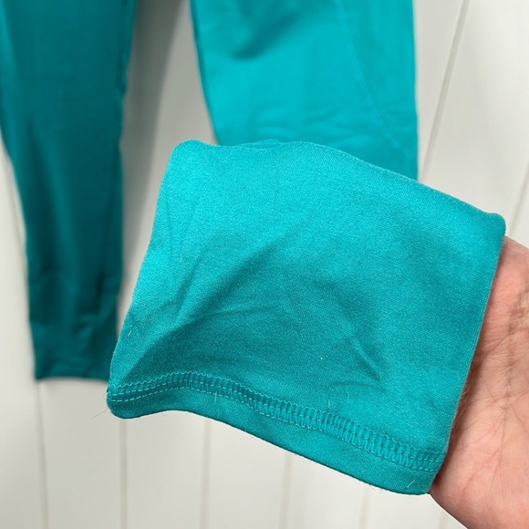 🆕Lydaa Turquoise Yoga Set Super Soft Milk Silk Fabric S/M & L/XL Sets Available - Picture 4 of 11